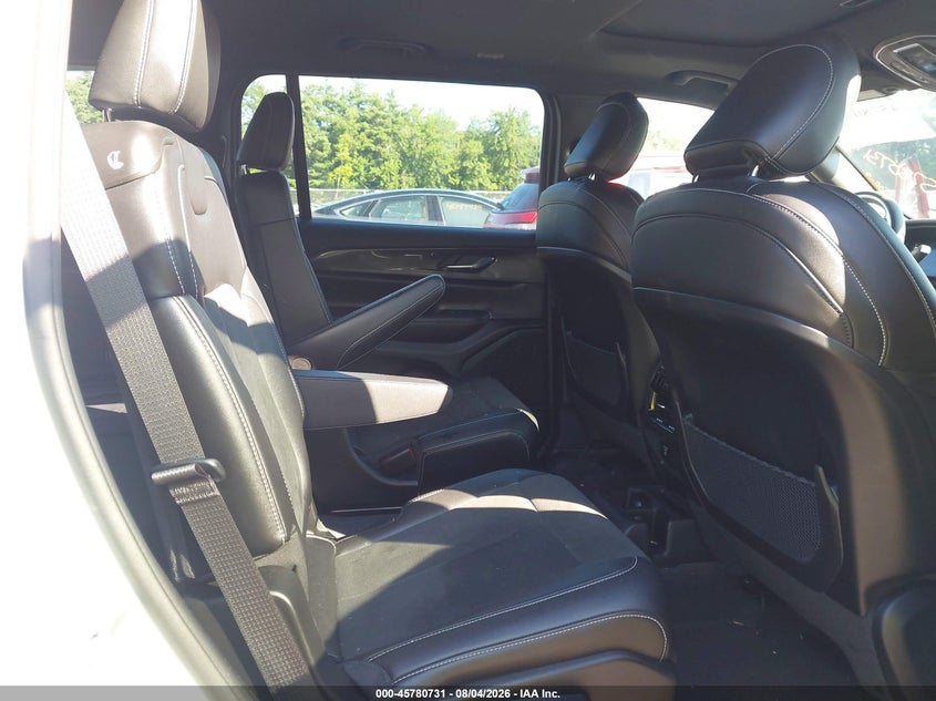 2023 JEEP GRAND CHEROKEE L auction photo 8