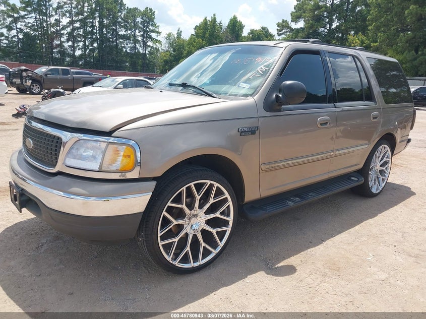 2002 Ford Expedition, Front End, IAAI, VIN 1FMRU15W62LA79878 — photo 2