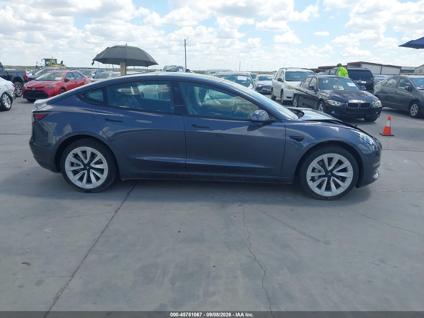 TESLA MODEL 3 - zdjęcie 13
