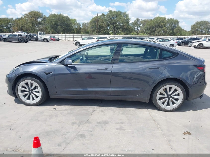 TESLA MODEL 3 - zdjęcie 14
