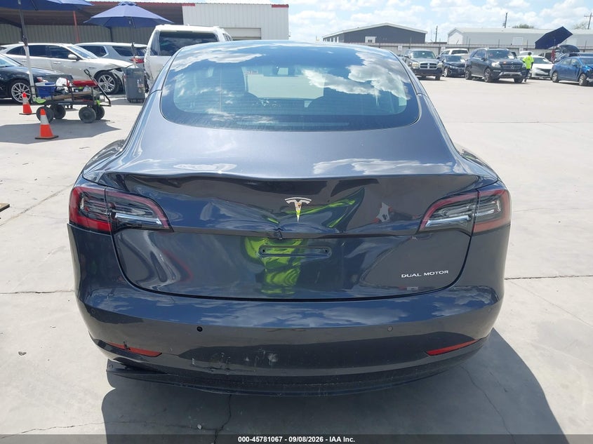 TESLA MODEL 3 - zdjęcie 16