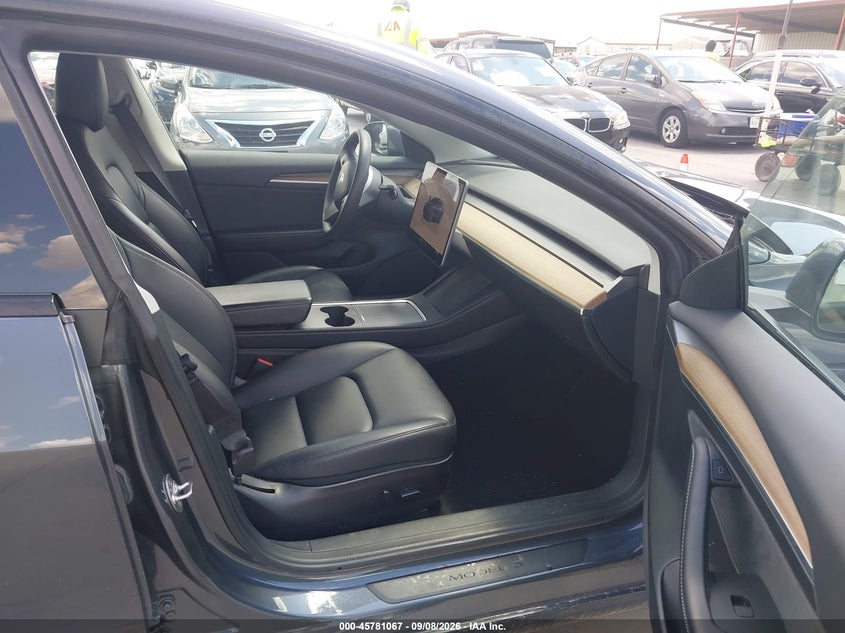 TESLA MODEL 3 - zdjęcie 5