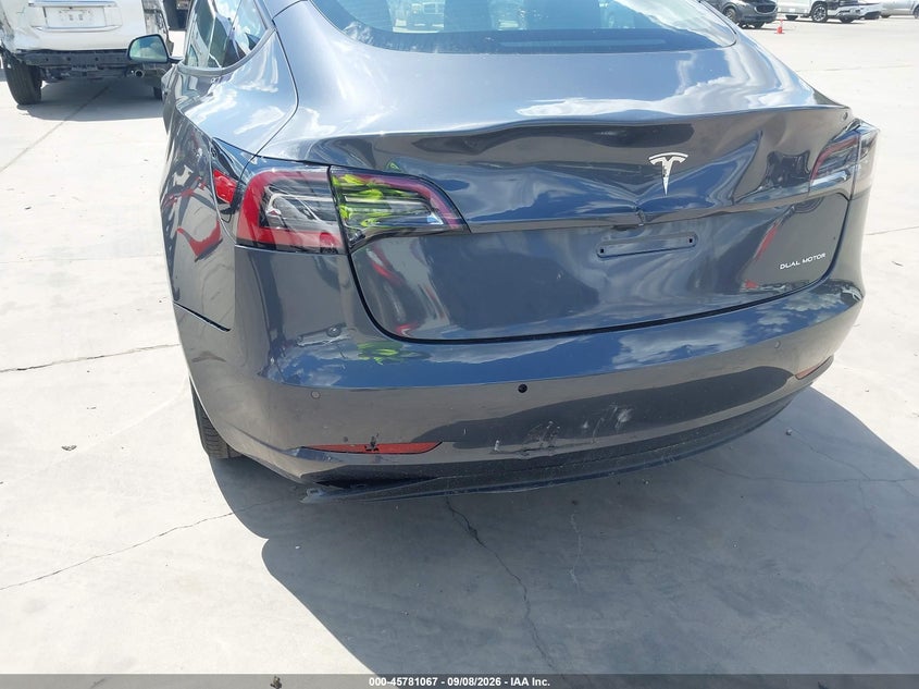 TESLA MODEL 3 - zdjęcie 6