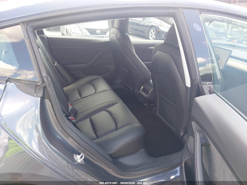 TESLA MODEL 3 - zdjęcie 8