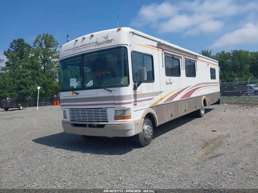 2002 WORKHORSE CUSTOM CHASSIS MOTORHOME CHASSIS auction photo 2