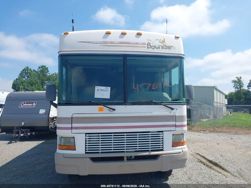 2002 WORKHORSE CUSTOM CHASSIS MOTORHOME CHASSIS auction photo 6