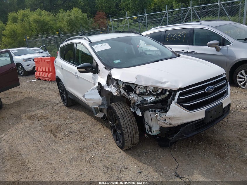 Vin: 1fmcu9jd0hua04573, lot: 46280112, ford escape titanium 2017 img_1