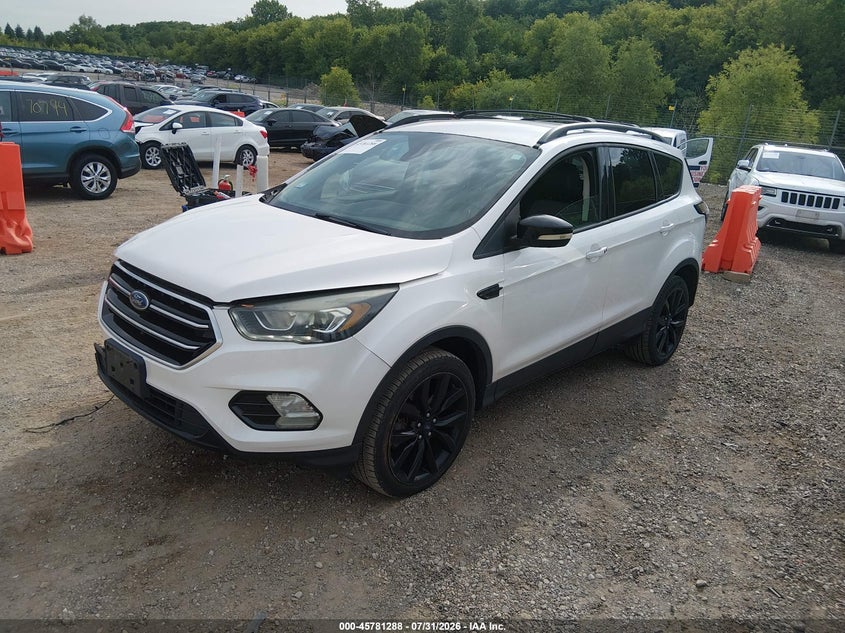 Vin: 1fmcu9jd0hua04573, lot: 46280112, ford escape titanium 20172