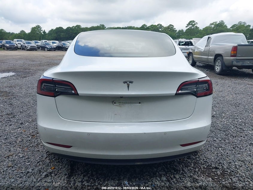 TESLA MODEL 3 - zdjęcie 15