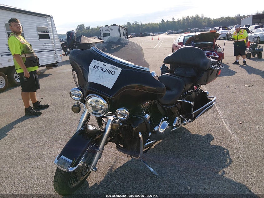 HARLEY-DAVIDSON FLHTCU 2010