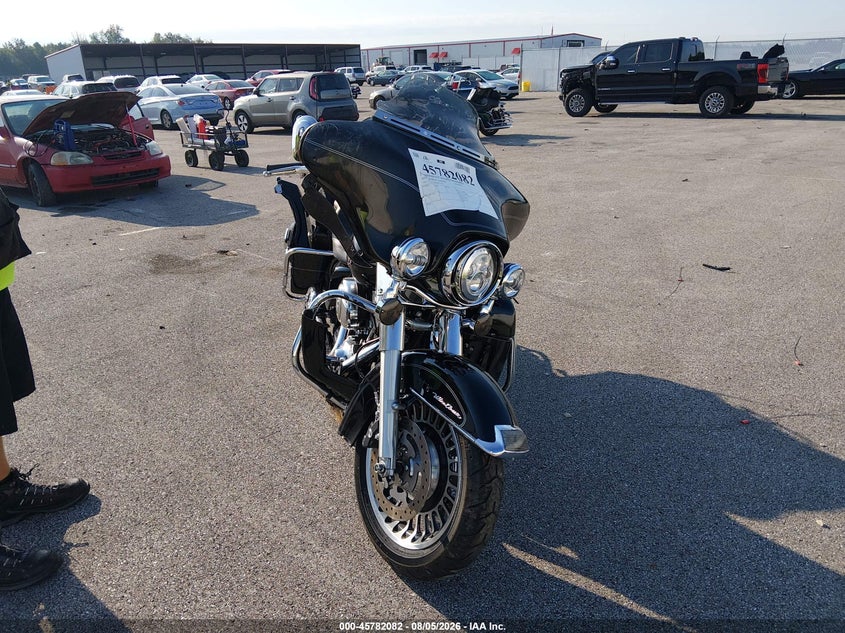 HARLEY-DAVIDSON FLHTCU 2010