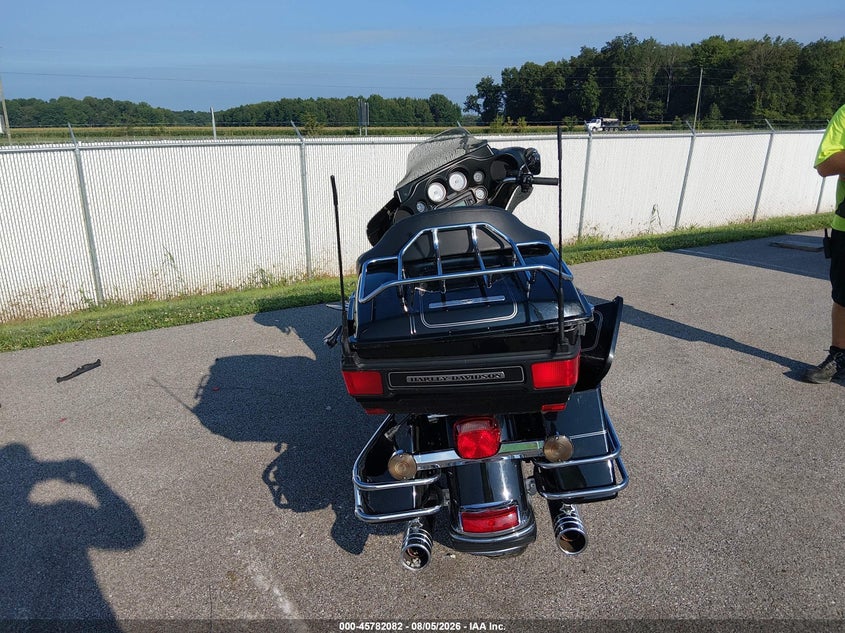 HARLEY-DAVIDSON FLHTCU 2010