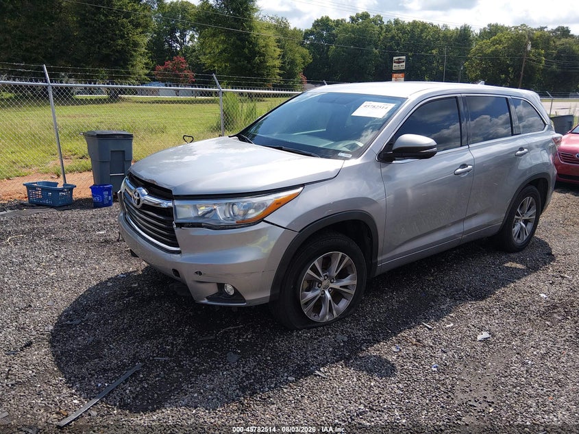 2015 Toyota Highlander, Front & Rear, IAAI, VIN 5TDZKRFH6FS115260 — photo 2