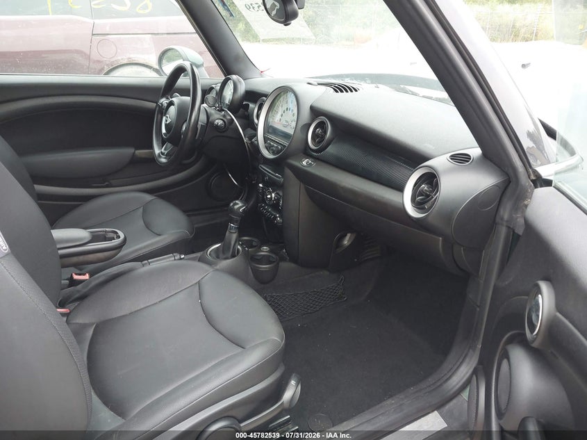2013 MINI CONVERTIBLE auction photo 5