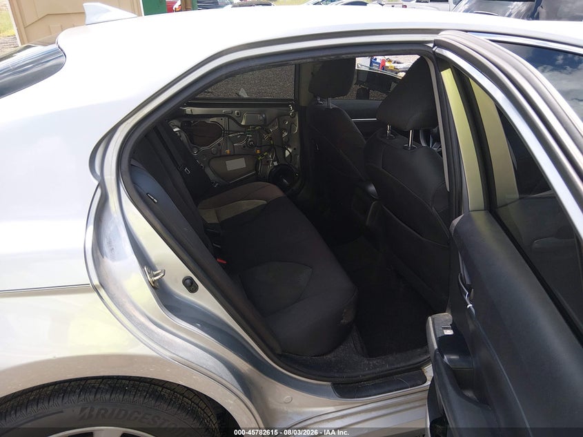 TOYOTA CAMRY - zdjęcie 8