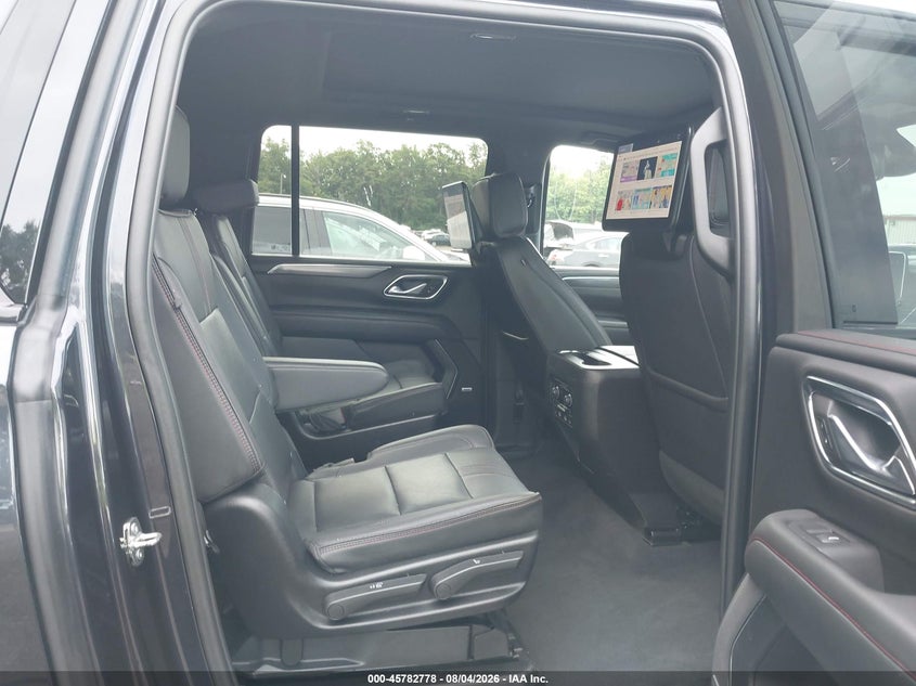 CHEVROLET SUBURBAN - zdjęcie 8