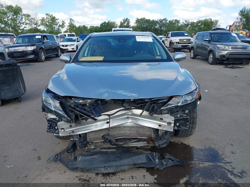 TOYOTA CAMRY - zdjęcie 13