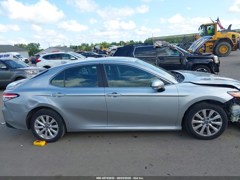 TOYOTA CAMRY - zdjęcie 14