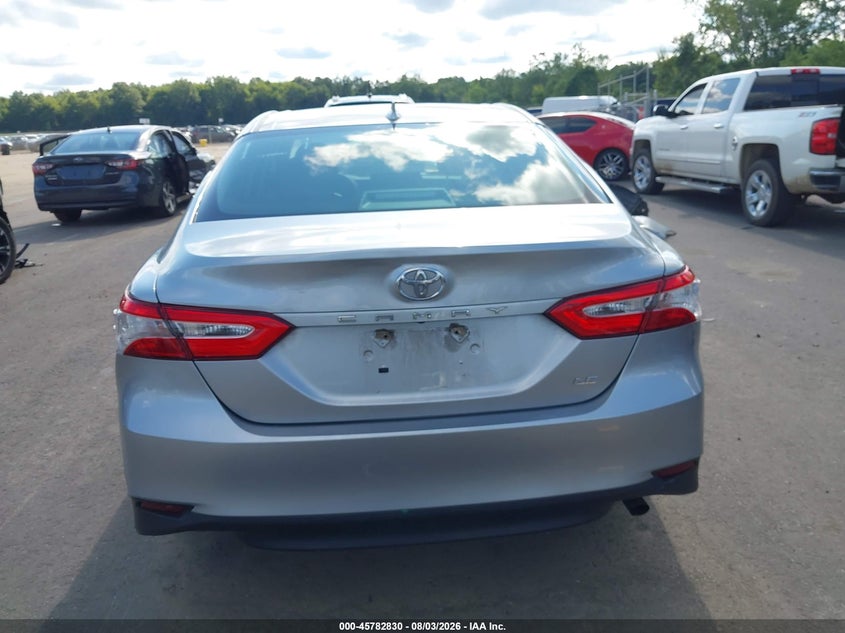 TOYOTA CAMRY - zdjęcie 17