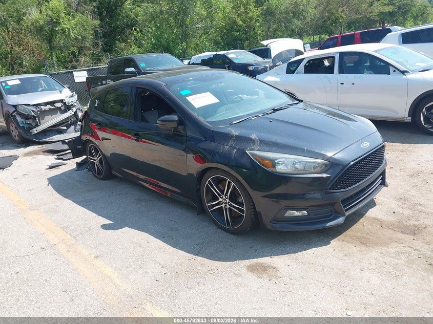 Vin: 1fadp3l98fl240838, lot: 46281657, ford focus st 2015 img_1