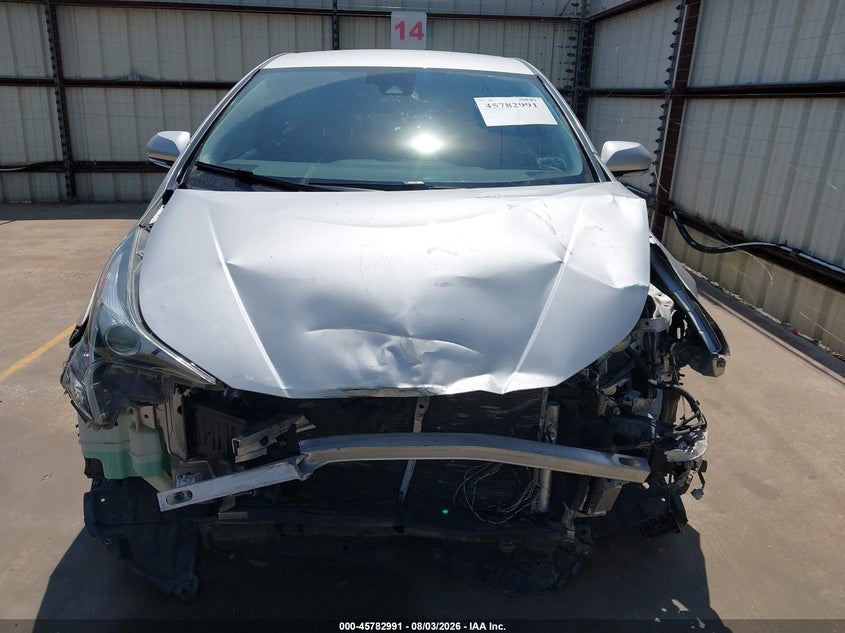 TOYOTA PRIUS - zdjęcie 13