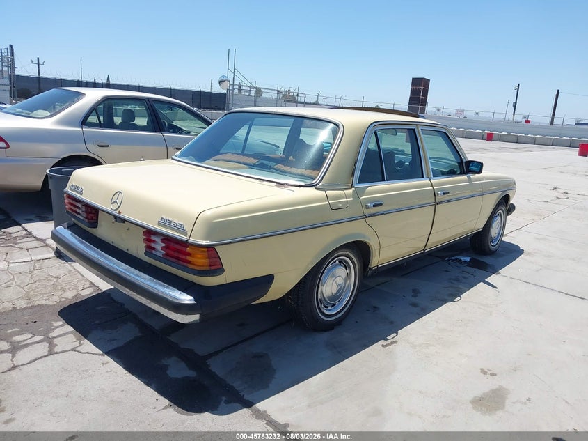 1979 MERCEDES-BENZ 240D SERIES auction photo 4
