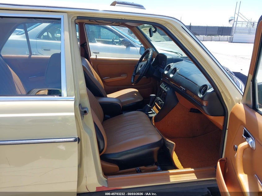 1979 MERCEDES-BENZ 240D SERIES auction photo 5