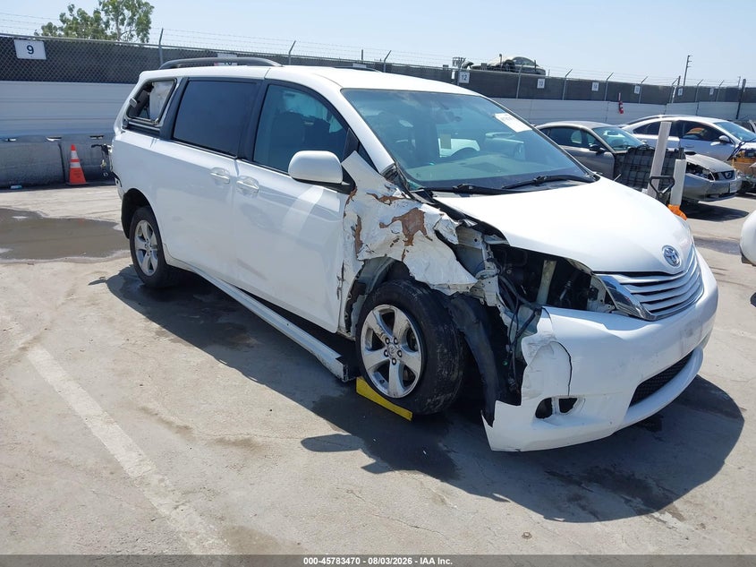 Vin: 5tdkk3dc0gs704134, lot: 46282294, toyota sienna le 8 passenger 2016 img_1