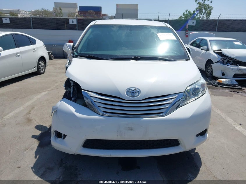 TOYOTA SIENNA - zdjęcie 12