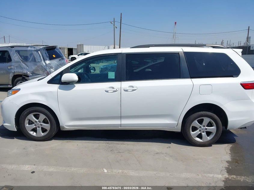 TOYOTA SIENNA - zdjęcie 14
