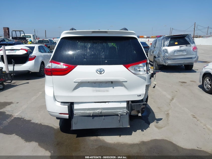 TOYOTA SIENNA - zdjęcie 16