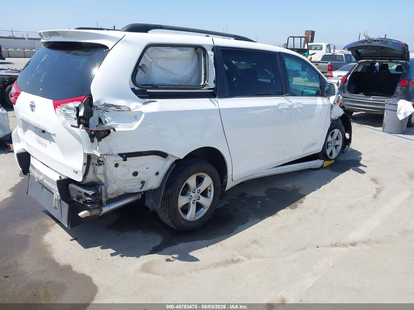 TOYOTA SIENNA - zdjęcie 4