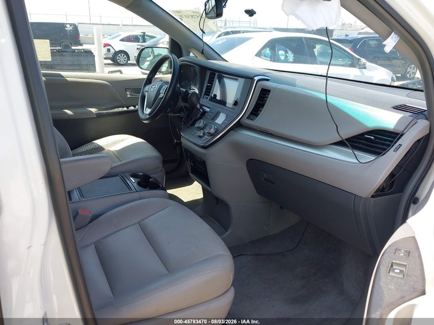 TOYOTA SIENNA - zdjęcie 5