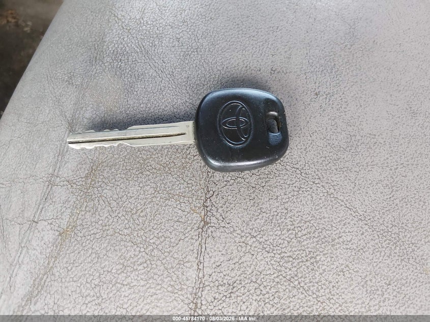 TOYOTA SIENNA 2005 VIN 5TDZA22C95S272932