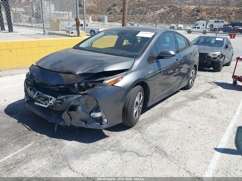 2017 Toyota Prius, Удар спереди, IAAI, VIN JTDKARFP8H3021025 — фото 2