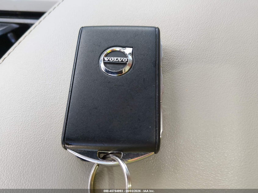 VOLVO XC60 2021 VIN YV4102DL2M1837043