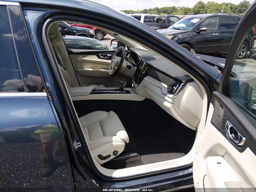 2021 VOLVO XC60 auction photo 5