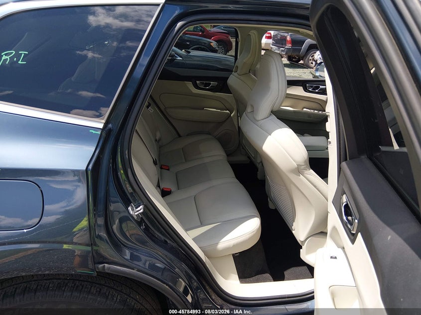 2021 VOLVO XC60 auction photo 8
