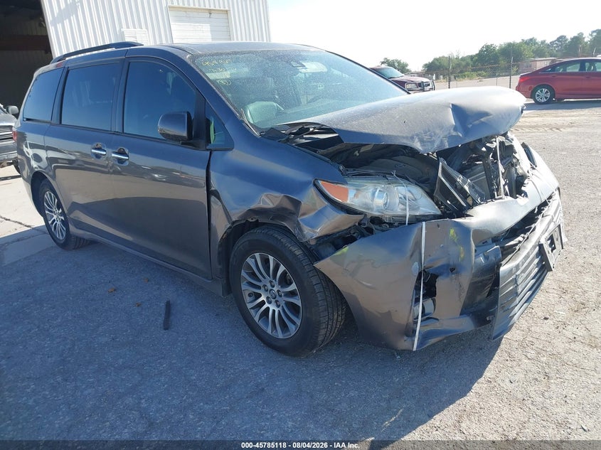 2020 TOYOTA SIENNA auction photo 1