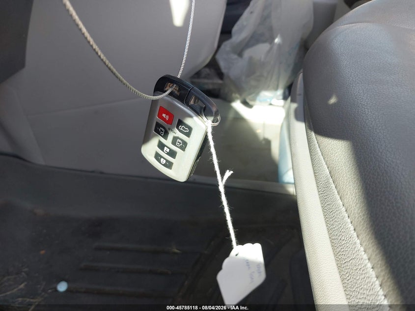 TOYOTA SIENNA - zdjęcie 11