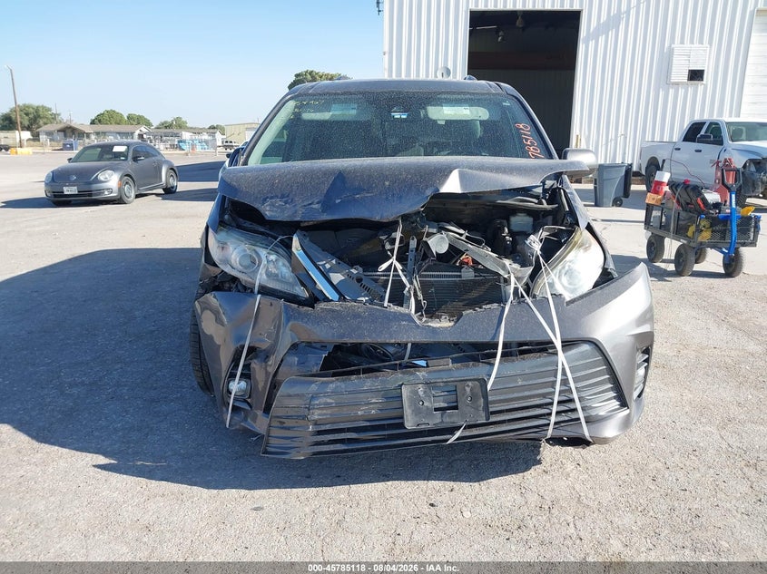 TOYOTA SIENNA - zdjęcie 12