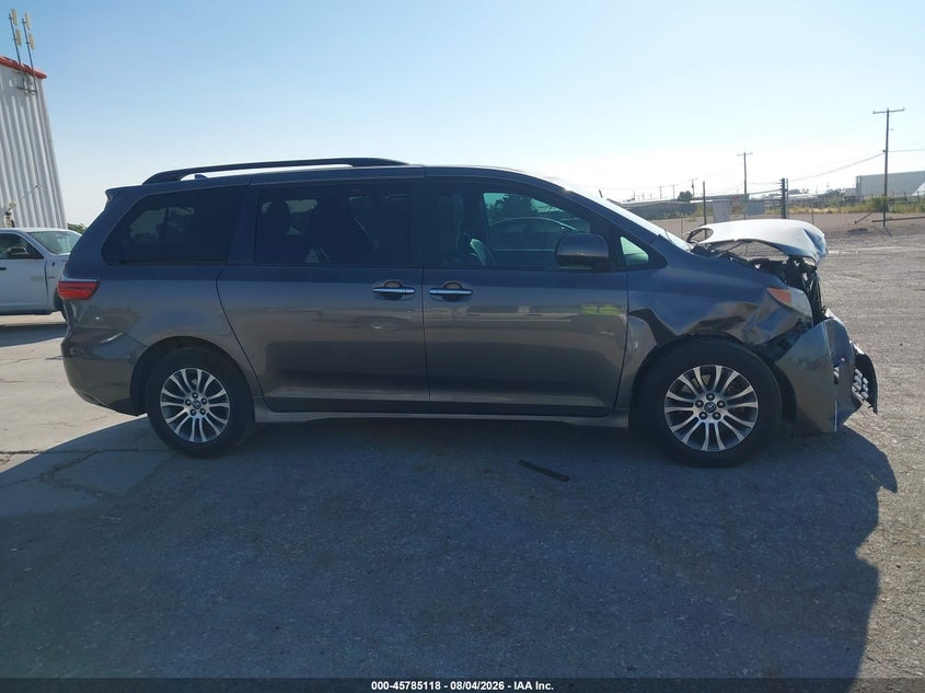 TOYOTA SIENNA - zdjęcie 13