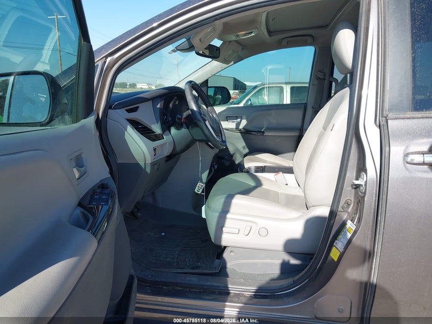 2020 TOYOTA SIENNA auction photo 5