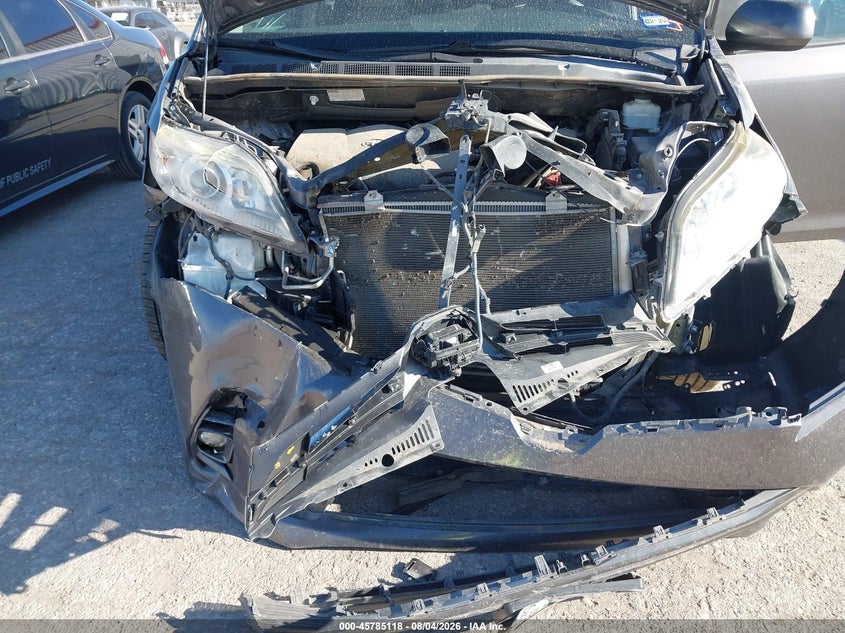 2020 TOYOTA SIENNA auction photo 6