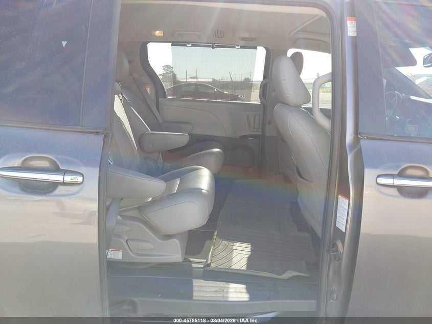 2020 TOYOTA SIENNA auction photo 8