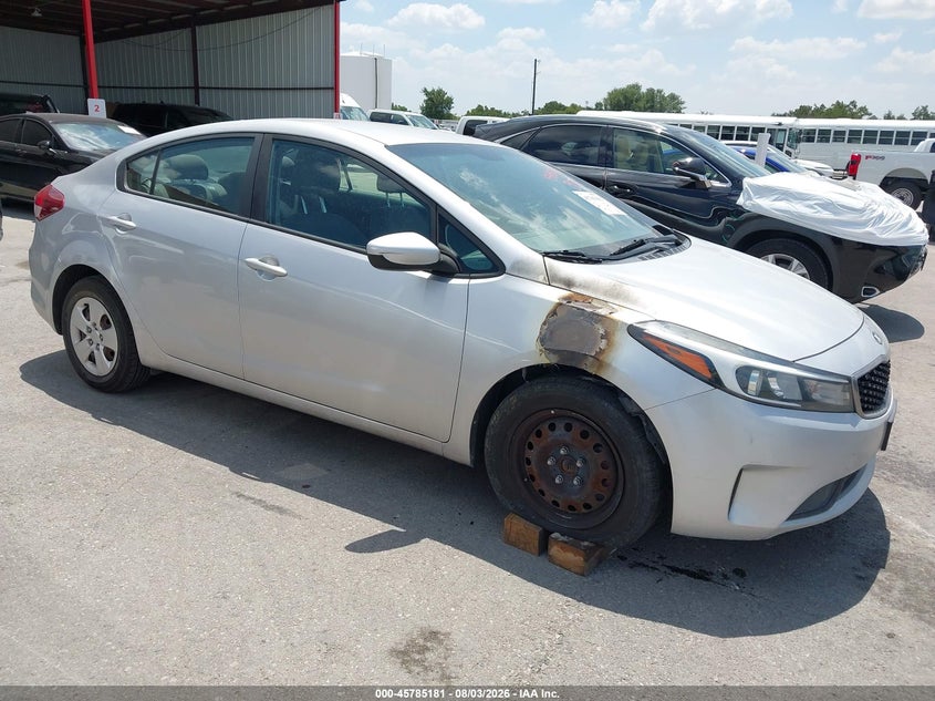 Vin: 3kpfk4a79he012979, lot: 46284006, kia forte lx 2017 img_1