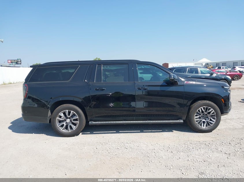 CHEVROLET SUBURBAN - zdjęcie 13