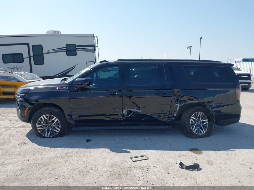 CHEVROLET SUBURBAN - zdjęcie 14