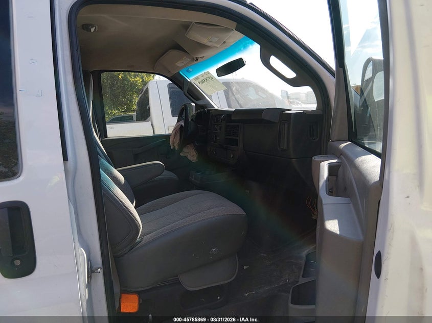 2017 GMC SAVANA 2500 auction photo 5