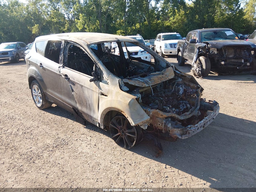 Vin: 1fmcu9gd7hua41241, lot: 46284910, ford escape se 2017 img_1